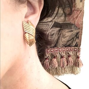 Mothers Day 💐!!  14K Solid Gold Earrings made in Italy!